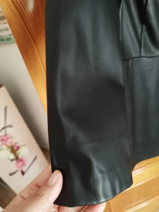 Vestido Bershka efecto piel negro