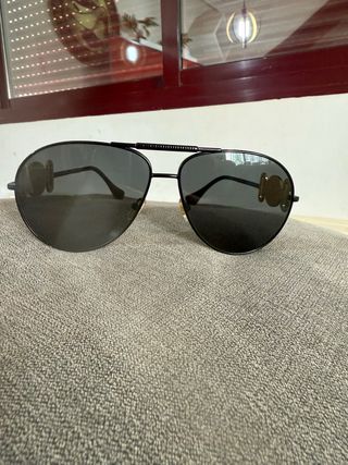Gafas de sol Versace aviador negras y doradas