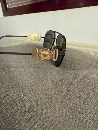 Gafas de sol Versace aviador negras y doradas