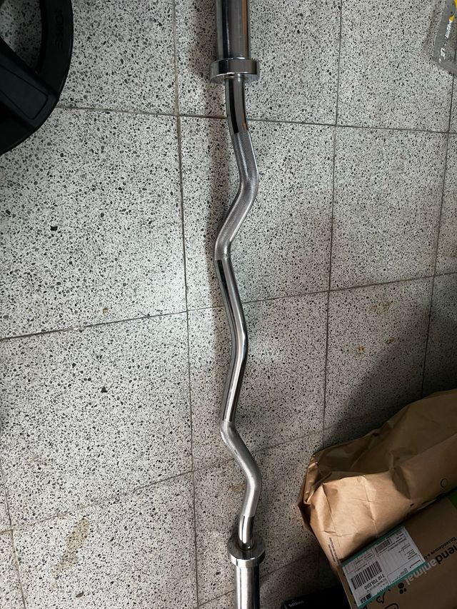 Barra Z + discos pesas gimnasio + agarre en V