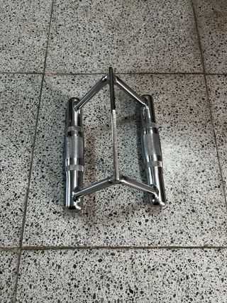 Barra Z + discos pesas gimnasio + agarre en V