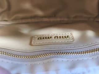 Borsa Miu Miu beige preziosa ed elegante