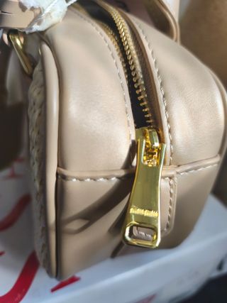 Borsa Miu Miu beige preziosa ed elegante
