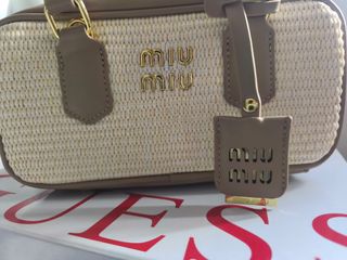 Borsa Miu Miu beige preziosa ed elegante