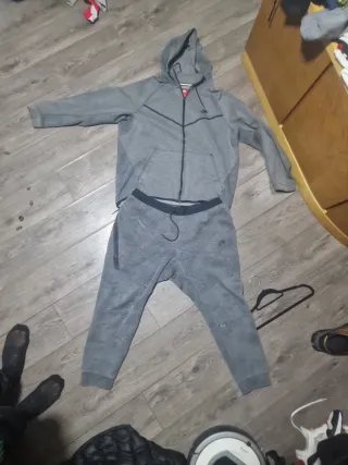 Conjunto Nike Tech Gris