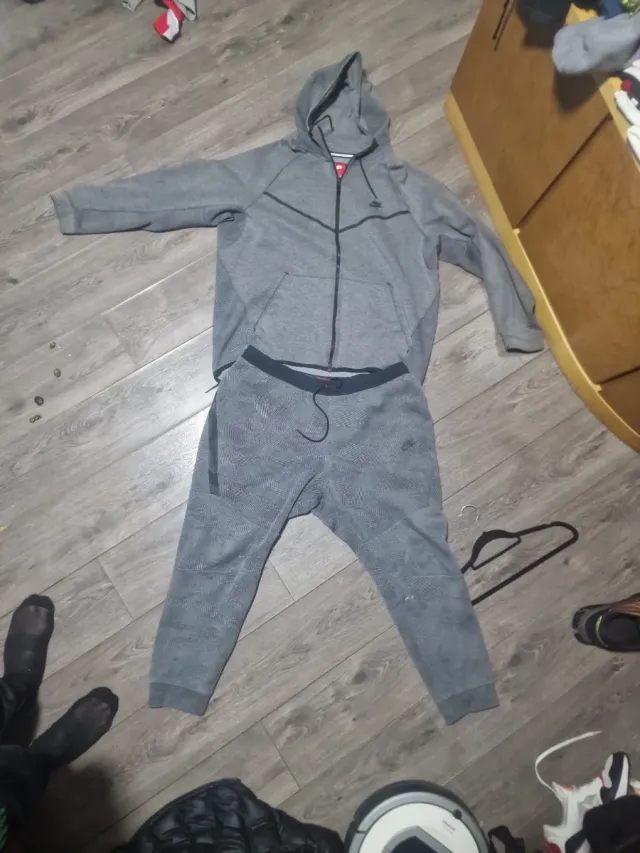 Conjunto Nike Tech Gris