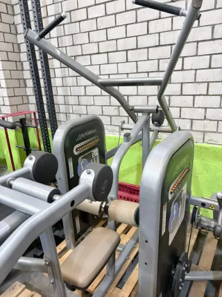 Máquina de Espalda Life Fitness