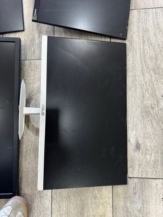 Pantallas con pantalla rota (negras y blancas)