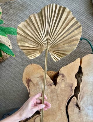 Palma decorativa dorada grande