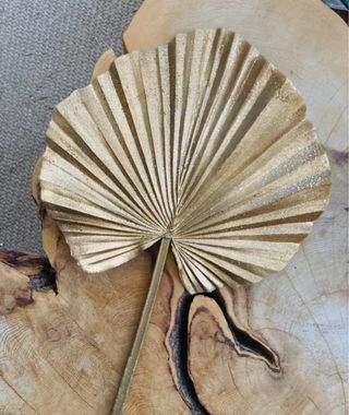 Palma decorativa dorada grande