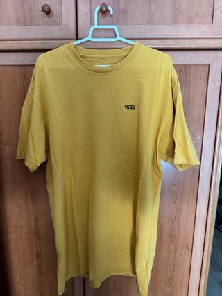 Camiseta Vans hombre color mostaza