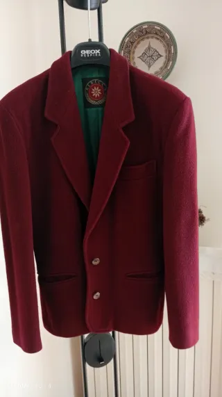 Giacca vintage in panno di lana bordeaux.
