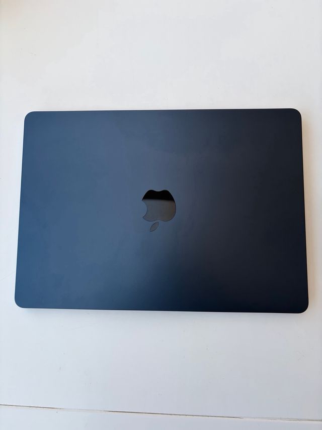 MacBook Air Apple