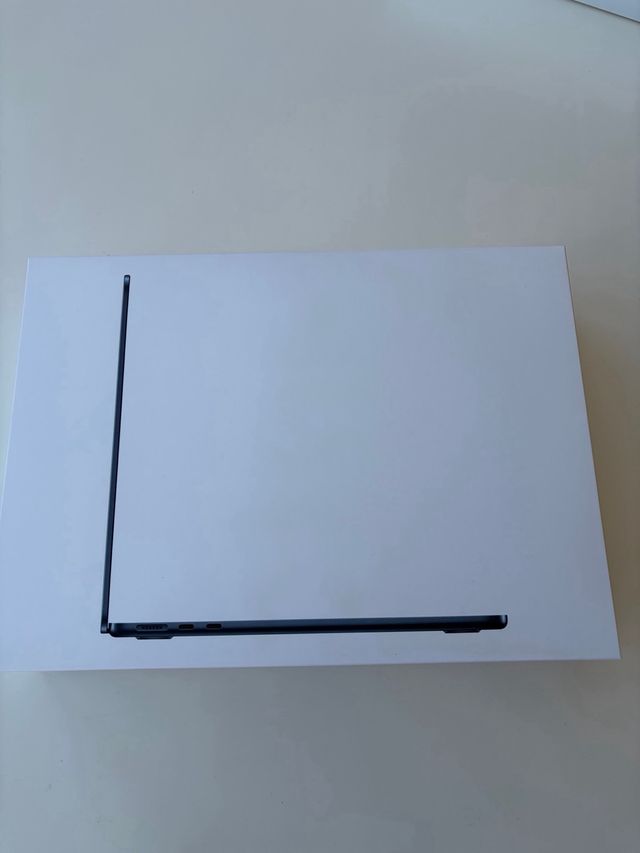 MacBook Air Apple