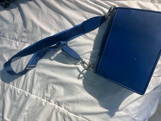 Bolso Michael Kors azul con correa logo