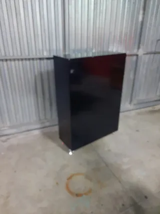 Armario Metálico Negro con Ruedas