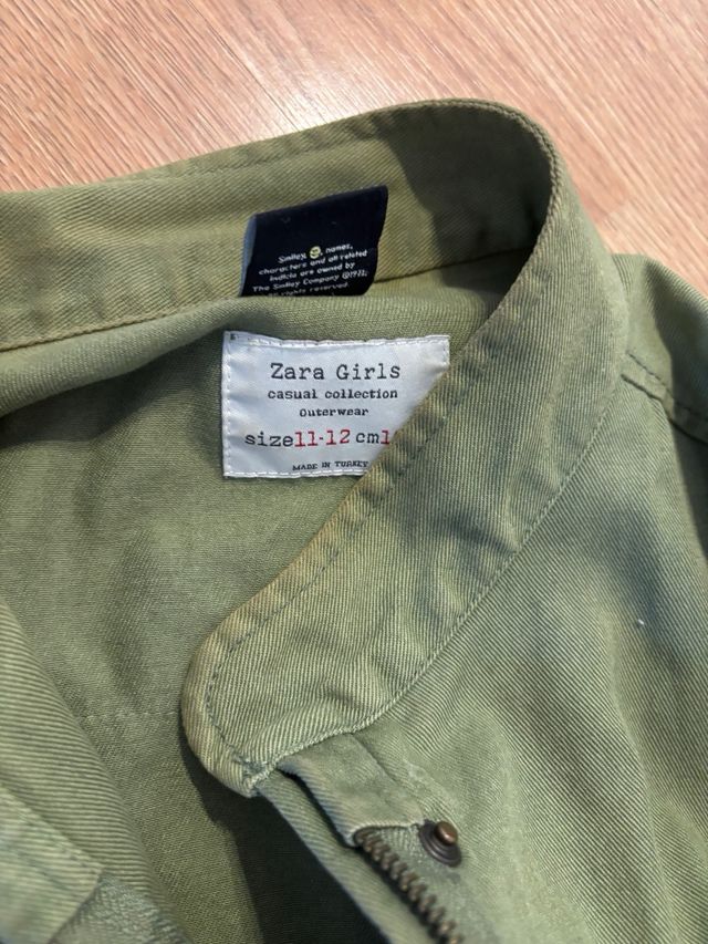 Cazadora Zara verde con parches M