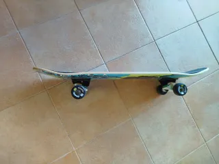Monopatín skate con diseño