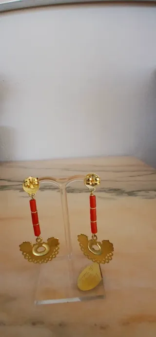 Pendientes de plata chapada en oro y corales