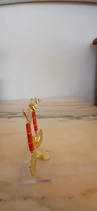 Pendientes de plata chapada en oro y corales