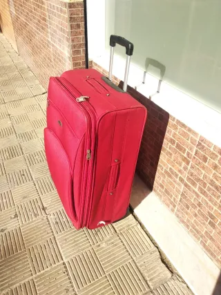 Maleta de viaje grande roja