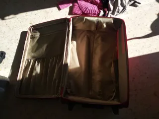 Maleta de viaje grande roja