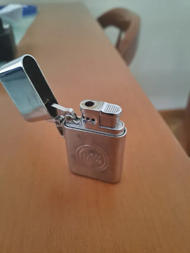 Mechero Lucky Strike