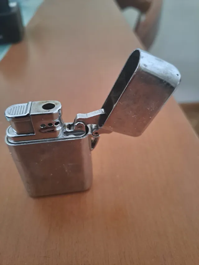 Mechero Lucky Strike