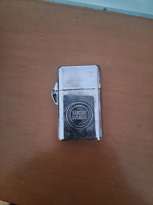 Mechero Lucky Strike