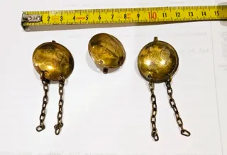 Lotto di 3 Antichi Distintivi Militari