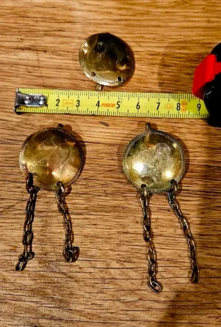 Lotto di 3 Antichi Distintivi Militari