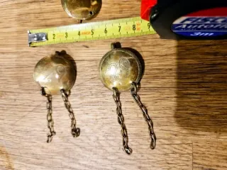 Lotto di 3 Antichi Distintivi Militari