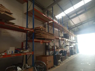 Estanterías metálicas y de madera