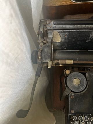 Máquina de escribir Hispano-Olivetti
