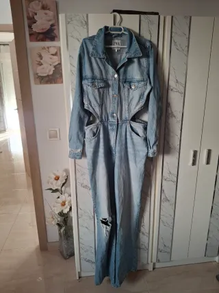 Mono vaquero Zara con aberturas cut out