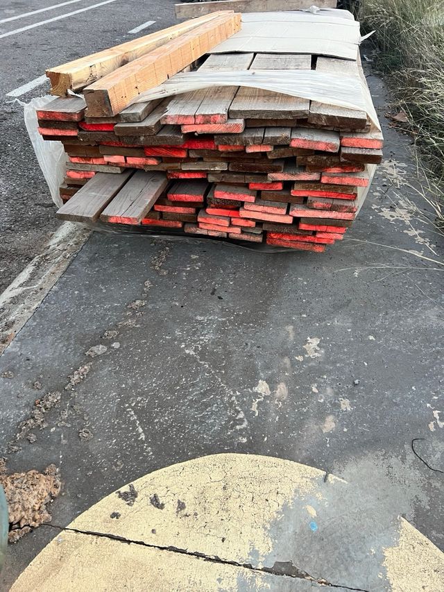 Listones de madera para construcción