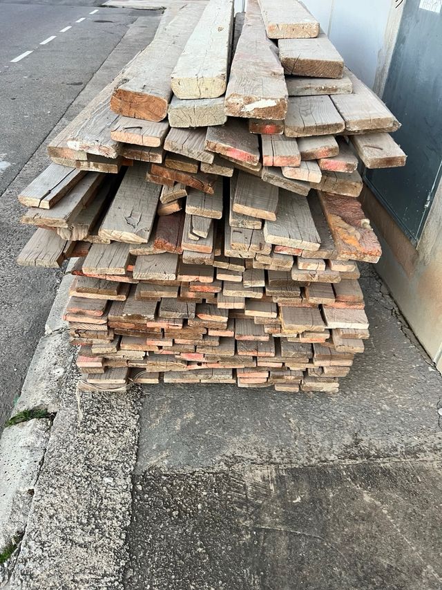 Listones de madera para construcción