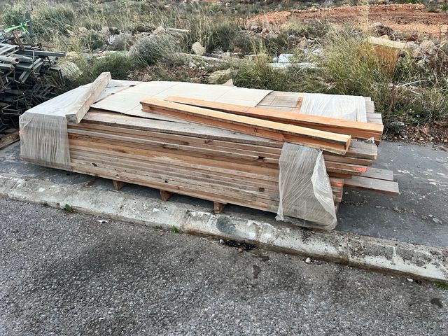 Listones de madera para construcción