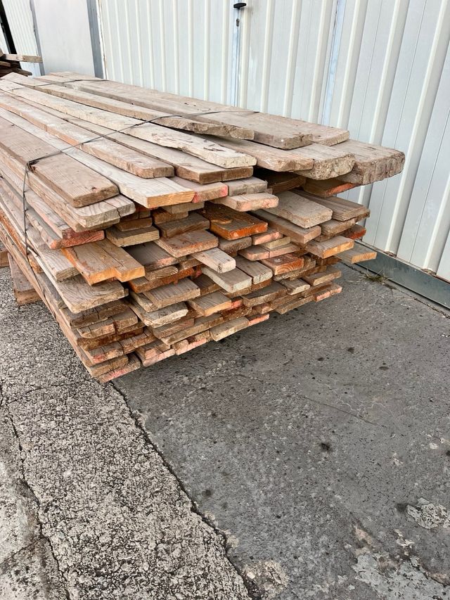 Listones de madera para construcción