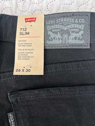 Vaqueros Levi's 712 Slim Negros Talla 26x30