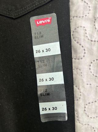 Vaqueros Levi's 712 Slim Negros Talla 26x30