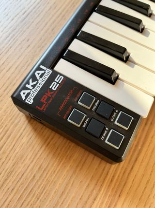 Teclado USB Akai LPK25