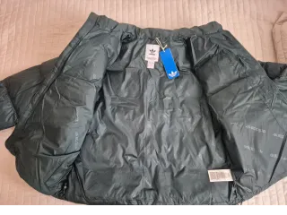 Chaqueta plumífero Adidas verde para mujer