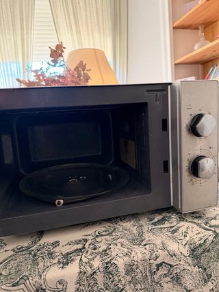 Microondas Taurus Luxus Grill 20L 700W