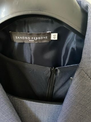 abito con giacca grigio con piccoli pois