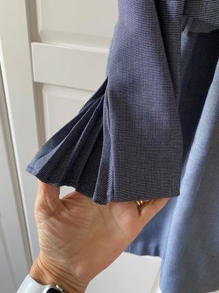 abito con giacca grigio con piccoli pois