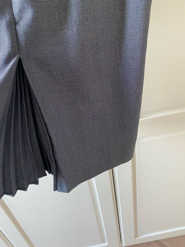 abito con giacca grigio con piccoli pois