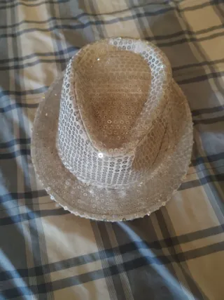 Sombrero de fiesta plateado con lentejuelas