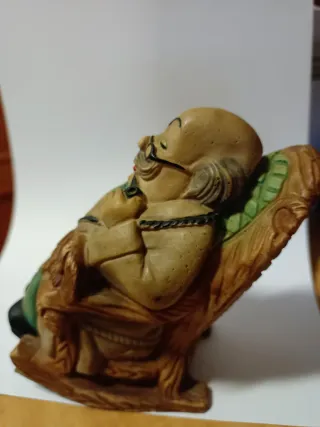 Figura cerámica anciano sillón