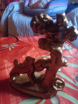 Figura decorativa dorada